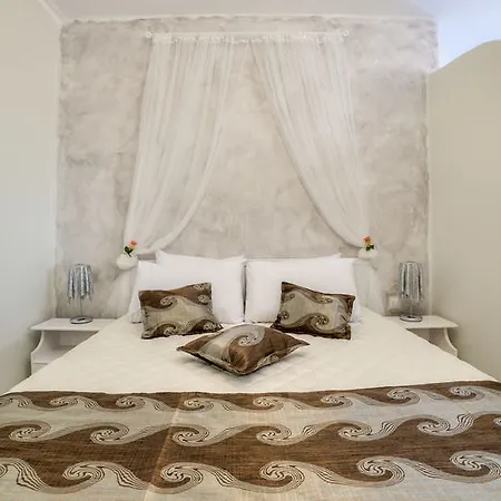 Pantheon Aparthotel Agios Georgios (Santorini)