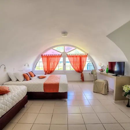 Pantheon Aparthotel 4*