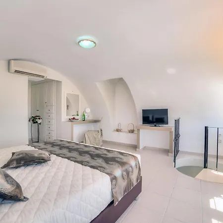 Pantheon Aparthotel 4*